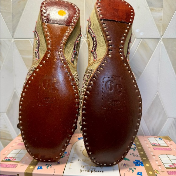 Fizzy Goblet x Payal Singhal : gold Jutti [BRAND NEW, UNWORN & ORIGINAL WRAP] - Picture 3 of 4